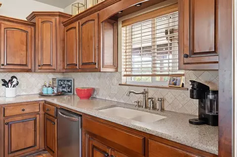 Kitchen - 7450 E Triplett Rd, Guthrie, OK 73044 photo 7 of 7