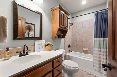 Bath - 7450 E Triplett Rd, Guthrie, OK 73044 photo 3 of 3