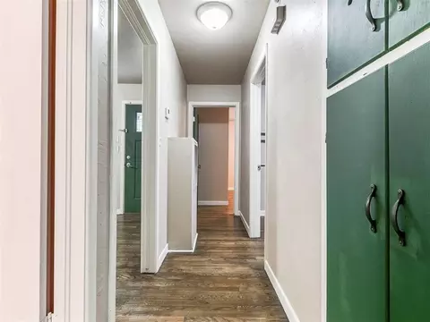Entry Way - 910 N Creston Way, Norman, OK 73071 photo 1 of 1