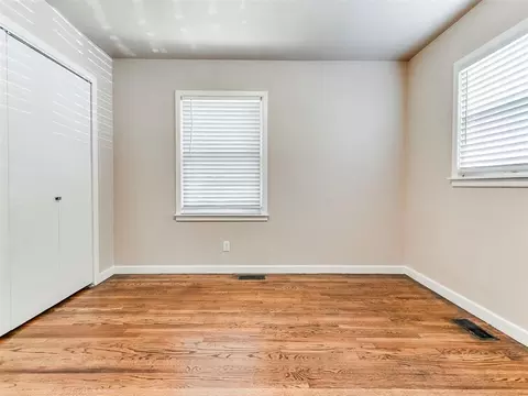 Bedroom - 910 N Creston Way, Norman, OK 73071 photo 6 of 8