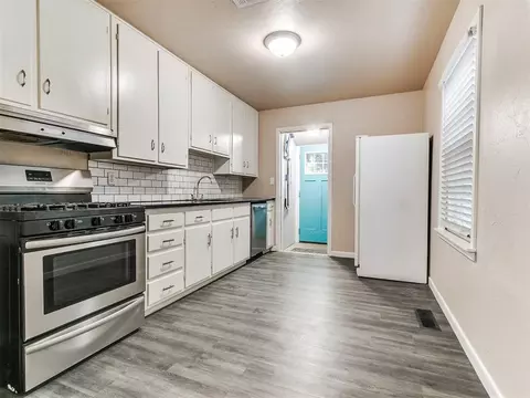 Kitchen - 910 N Creston Way, Norman, OK 73071 photo 1 of 5