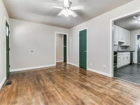 Living - 910 N Creston Way, Norman, OK 73071 photo 1 of 4