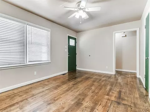 Living - 910 N Creston Way, Norman, OK 73071 photo 3 of 4