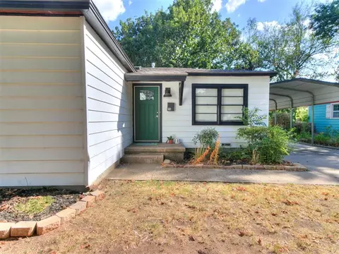 Exterior - 910 N Creston Way, Norman, OK 73071 photo 2 of 5