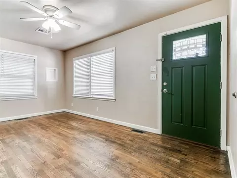 Living - 910 N Creston Way, Norman, OK 73071 photo 4 of 4