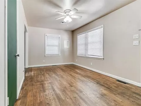 Bedroom - 910 N Creston Way, Norman, OK 73071 photo 1 of 8