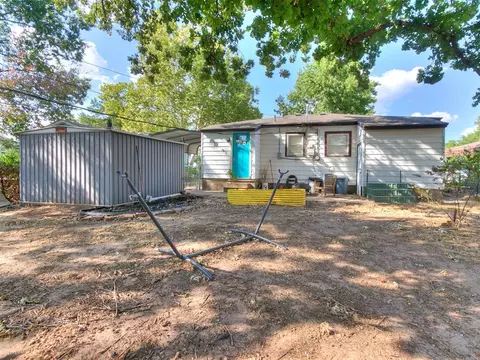 Exterior - 910 N Creston Way, Norman, OK 73071 photo 3 of 5