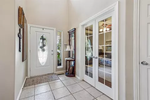 Entry Way - 3517 River Downs Dr, Edmond, OK 73034 photo 2 of 4