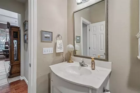 Bath - 3517 River Downs Dr, Edmond, OK 73034 photo 2 of 5