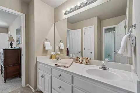 Bath - 3517 River Downs Dr, Edmond, OK 73034 photo 5 of 5