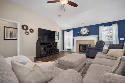 Living - 2917 Glasgow Dr, Norman, OK 73072 photo 2 of 2