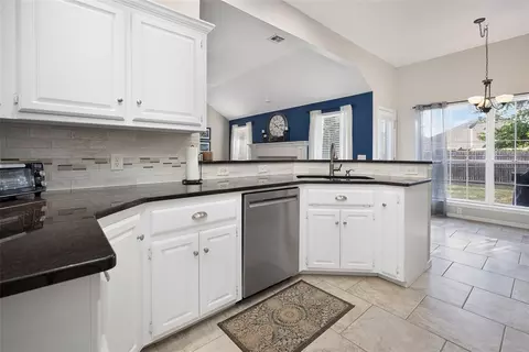 Kitchen - 2917 Glasgow Dr, Norman, OK 73072 photo 3 of 3