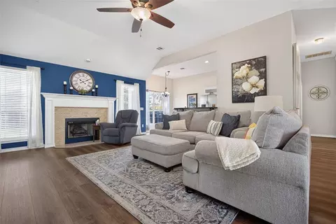 Living - 2917 Glasgow Dr, Norman, OK 73072 photo 1 of 2