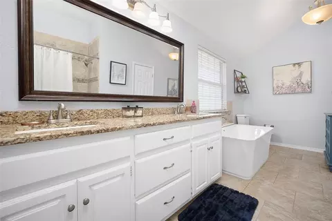 Bath - 2917 Glasgow Dr, Norman, OK 73072 photo 3 of 5