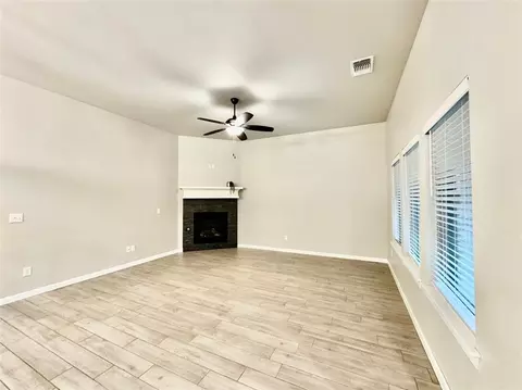 Living - 5401 Riverrun Ct, Arcadia, OK 73007 photo 5 of 8