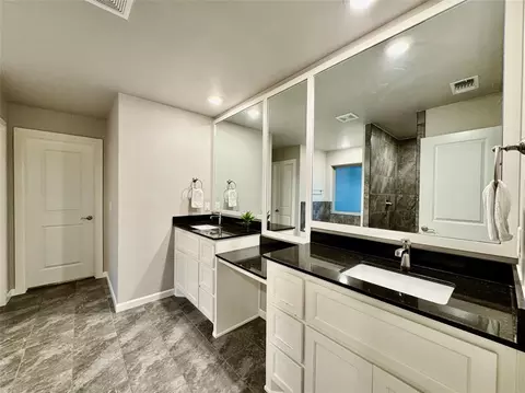 Bath - 5401 Riverrun Ct, Arcadia, OK 73007 photo 1 of 8