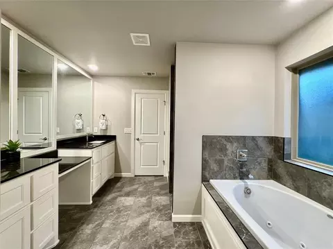 Bath - 5401 Riverrun Ct, Arcadia, OK 73007 photo 5 of 8