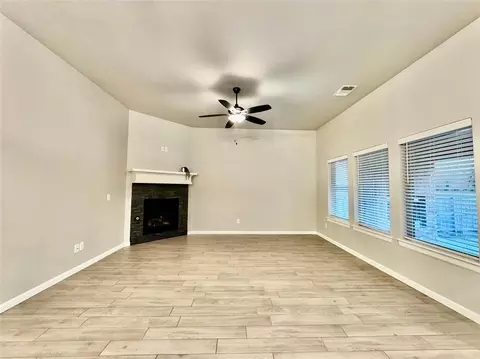 Living - 5401 Riverrun Ct, Arcadia, OK 73007 photo 6 of 8