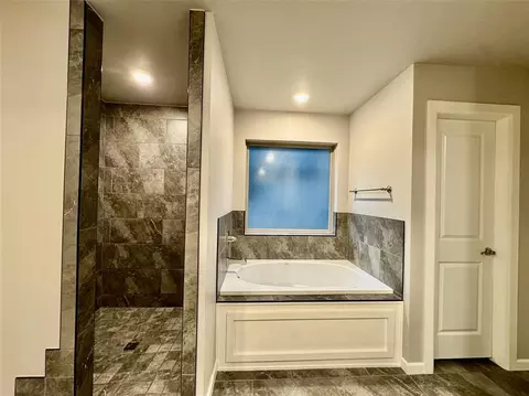 Bath - 5401 Riverrun Ct, Arcadia, OK 73007 photo 2 of 8