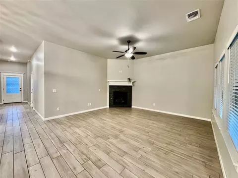 Living - 5401 Riverrun Ct, Arcadia, OK 73007 photo 2 of 8