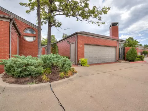 2825 NW Grand Blvd #21, Oklahoma City, OK 73116