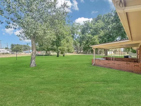 Exterior - 117 E 4th St, Erick, OK 73645 photo 5 of 8