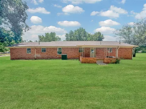 Exterior - 117 E 4th St, Erick, OK 73645 photo 6 of 8