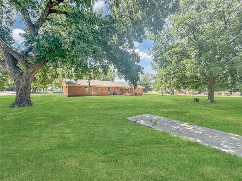 Exterior - 117 E 4th St, Erick, OK 73645 photo 8 of 8