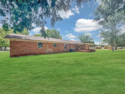 Exterior - 117 E 4th St, Erick, OK 73645 photo 7 of 8
