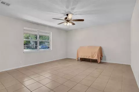 Living - 117 E 4th St, Erick, OK 73645 photo 2 of 3