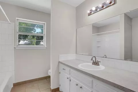 Bath - 117 E 4th St, Erick, OK 73645 photo 3 of 4