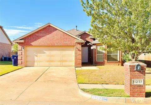 11237 NW 97th St, Yukon, OK 73099