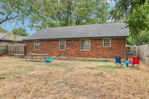Exterior - 509 Riverview Dr, Noble, OK 73068 photo 5 of 7