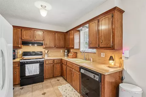 Kitchen - 509 Riverview Dr, Noble, OK 73068 photo 2 of 3