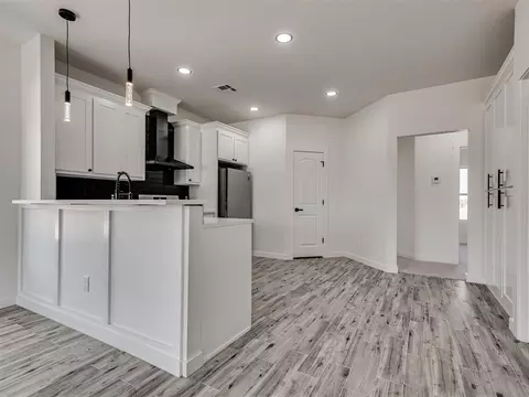 Kitchen - 5113 Brooke Rd, Tuttle, OK 73089 photo 2 of 5