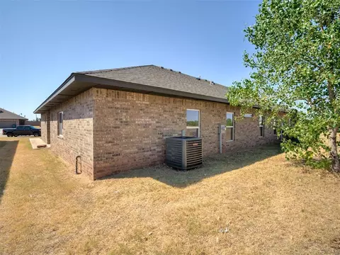 Exterior - 5113 Brooke Rd, Tuttle, OK 73089 photo 8 of 8
