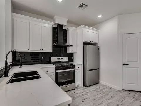 Kitchen - 5113 Brooke Rd, Tuttle, OK 73089 photo 5 of 5