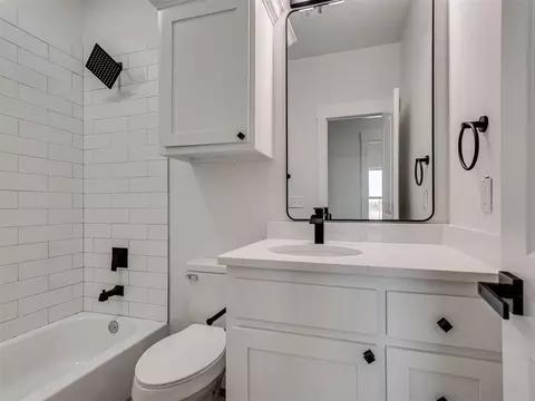 Bath - 5113 Brooke Rd, Tuttle, OK 73089 photo 6 of 6