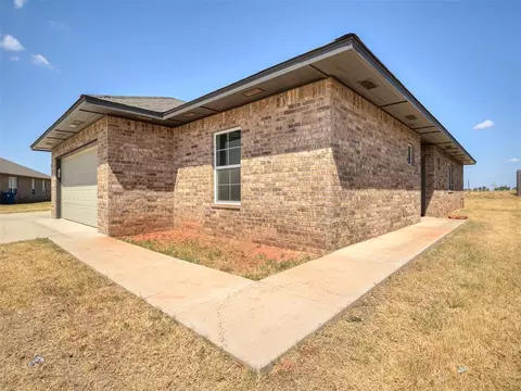 Exterior - 5113 Brooke Rd, Tuttle, OK 73089 photo 5 of 8