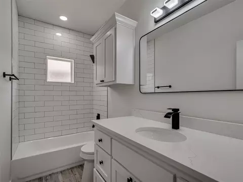 Bath - 5113 Brooke Rd, Tuttle, OK 73089 photo 3 of 6