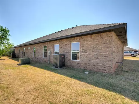 Exterior - 5113 Brooke Rd, Tuttle, OK 73089 photo 7 of 8