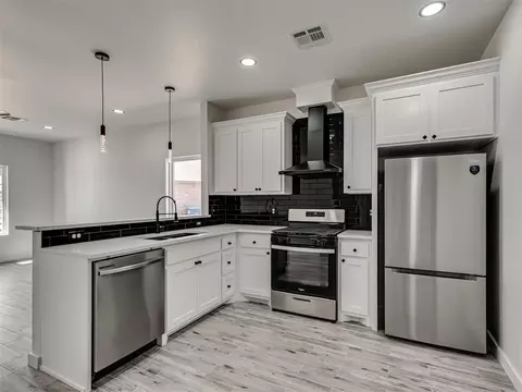 Kitchen - 5113 Brooke Rd, Tuttle, OK 73089 photo 3 of 5