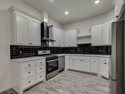 Kitchen - 5113 Brooke Rd, Tuttle, OK 73089 photo 4 of 5
