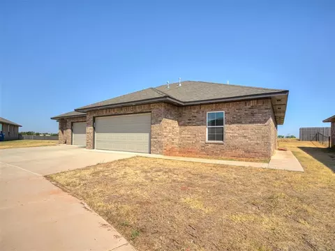 Exterior - 5113 Brooke Rd, Tuttle, OK 73089 photo 4 of 8