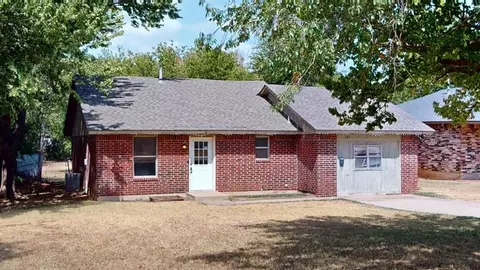 121 W Clegern Ave, Edmond, OK 73003