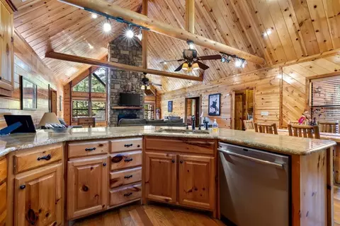 Kitchen - 281 Driftcast Rd, Broken Bow, OK 74728 photo 2 of 2