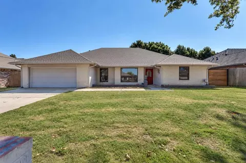 13400 Apple Valley Dr, Oklahoma City, OK 73120