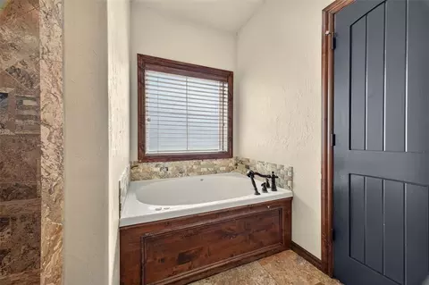 Bath - 608 Edgewood Rd St, Canute, OK 73626 photo 3 of 8