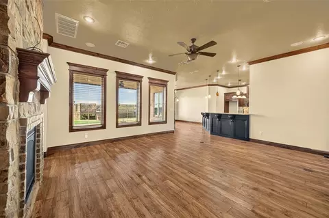 Living - 608 Edgewood Rd St, Canute, OK 73626 photo 5 of 10