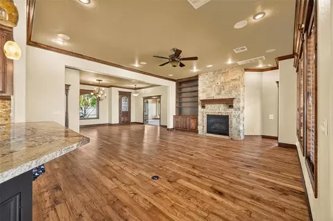 Living - 608 Edgewood Rd St, Canute, OK 73626 photo 7 of 10